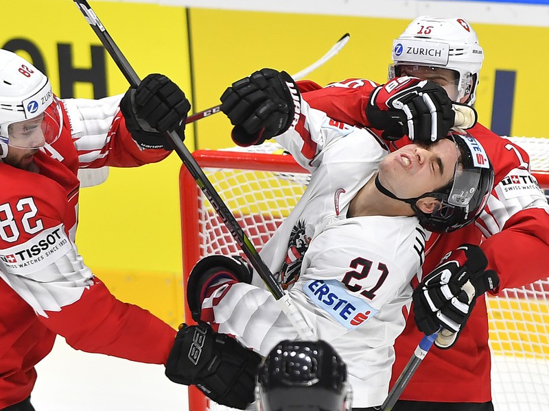 Simon Moser, Gregory Hoffman a Lukas Haudum