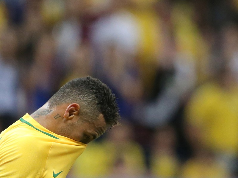 Sklamaný Neymar po remíze s Irakom