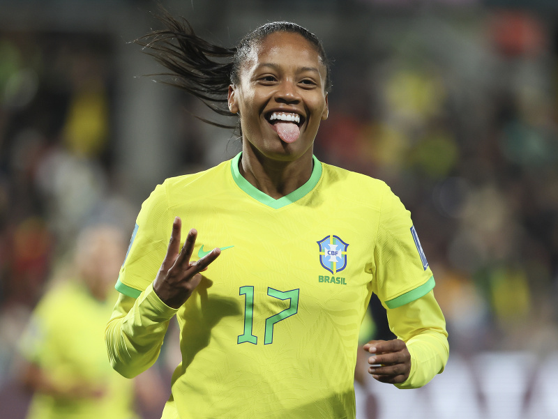 Brazílska hráčka Ary Borgesová oslavuje hetrik v zápase F-skupiny majstrovstiev sveta vo futbale žien