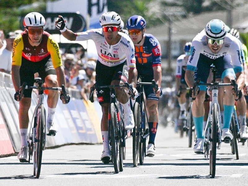 Francúzsky cyklista Bryan Coquard vyhral tesný špurterský dojazd 4. etapy Tour Down Under