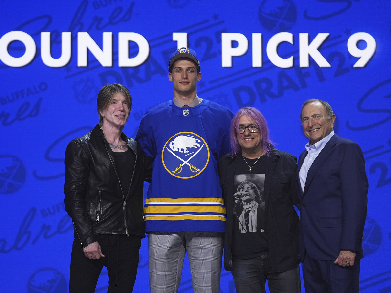 Z deviateho miesta Buffalom draftovaný obranca Radim Mrtka sa stal najvyššie draftovaným Čechom v tohtoročnom drafte NHL