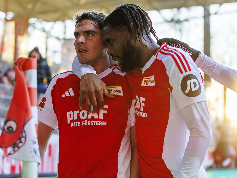 Hráči 1. FC Union Berlín oslavujú gól