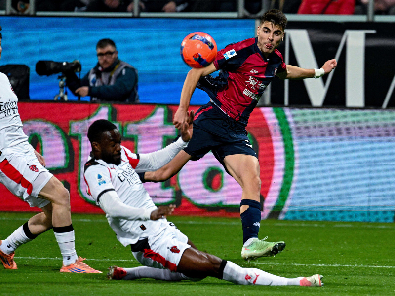 Slovák Adam Obert v zápase proti AC Miláno