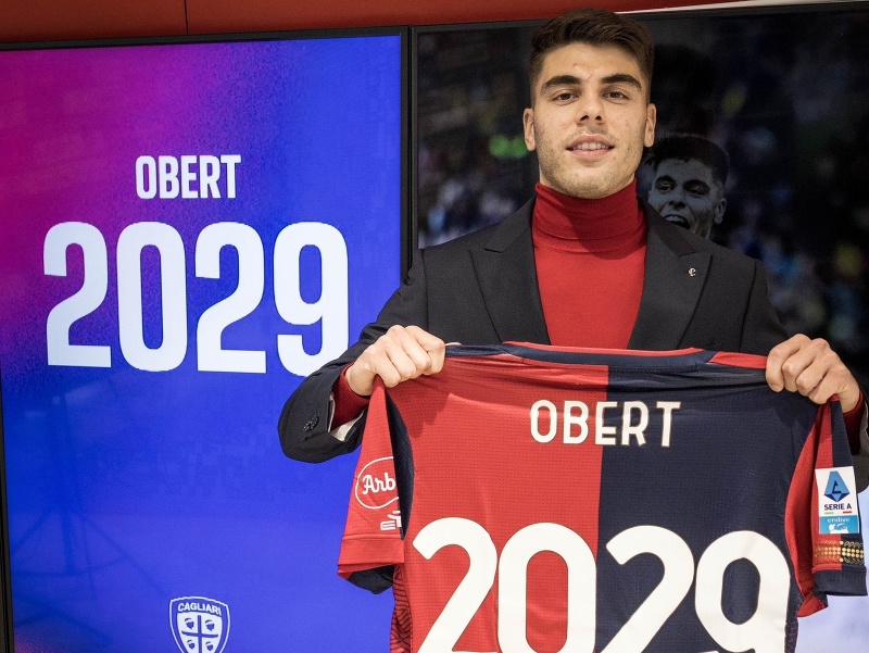 Adam Obert predĺžil zmluvu s Cagliari Calcio 