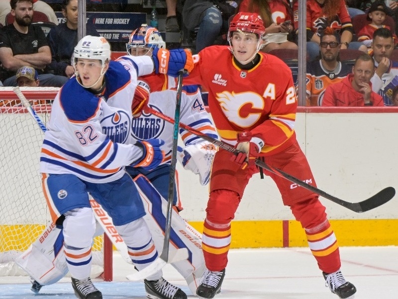 Samuel Honzek v drese Calgary Flames