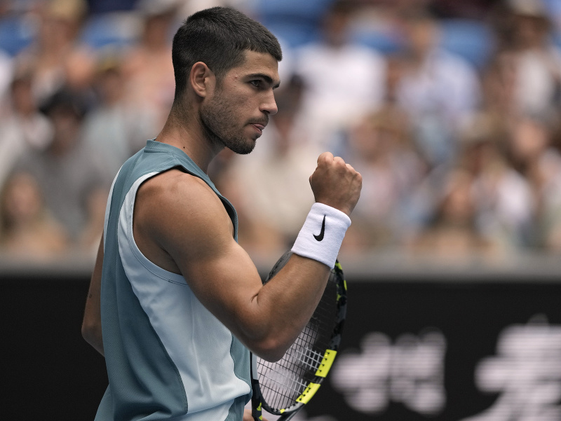 Carlos Alcaraz a jeho víťazné gesto na Australian Open