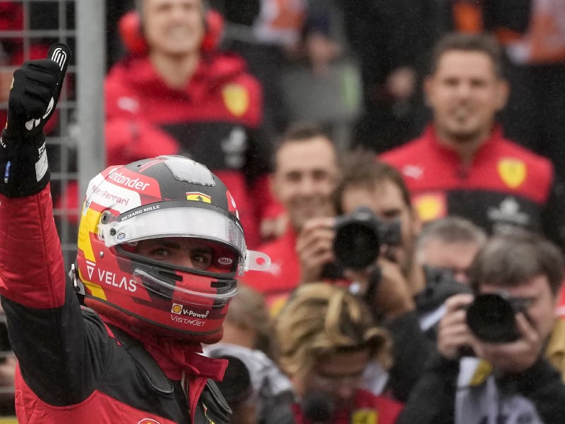 Carlos Sainz sa dočkal premiérového pole position