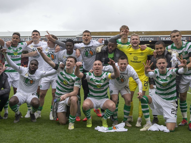 Škótsky futbalový klub Celtic Glasgow získal ôsmy ligový titul za sebou