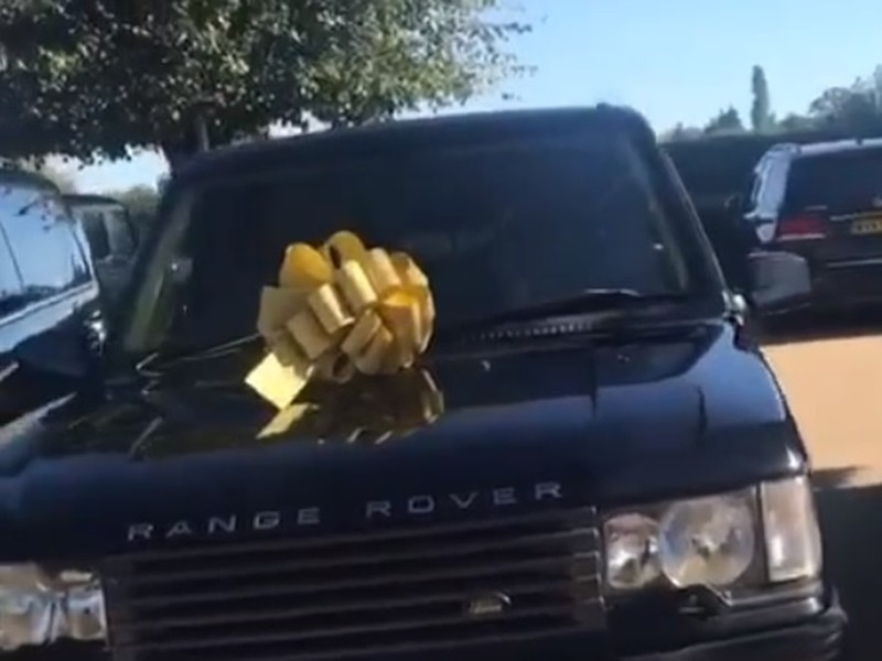 Cesc Fabregas kúpil spoluhráčovi Range Rover