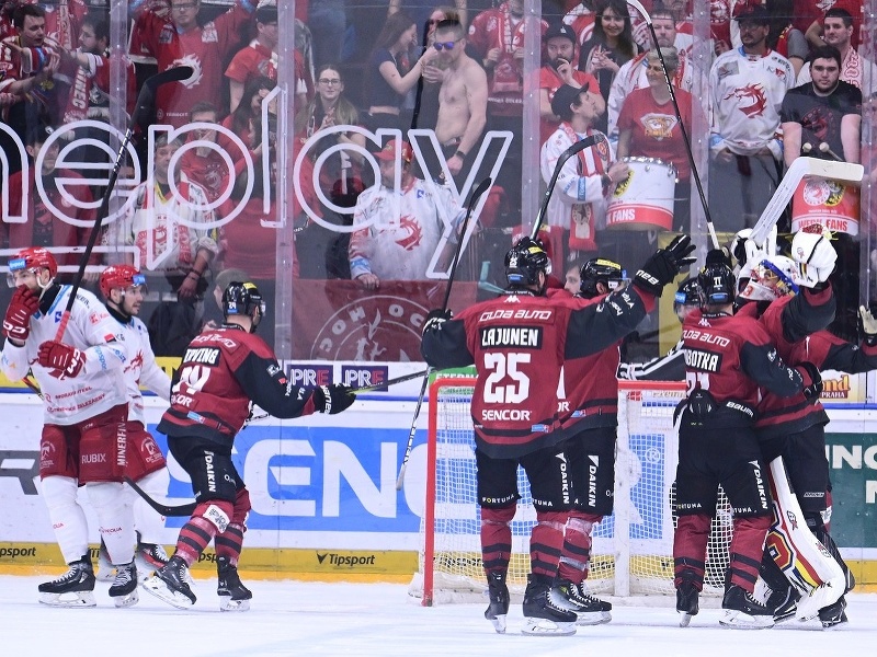 Gólové oslavy hokejistov pražskej Sparty