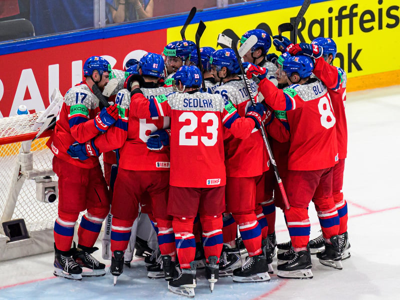 Hokejisti Česka sa tešia z víťazstva v zápase základnej B-skupiny Slovensko - Česko