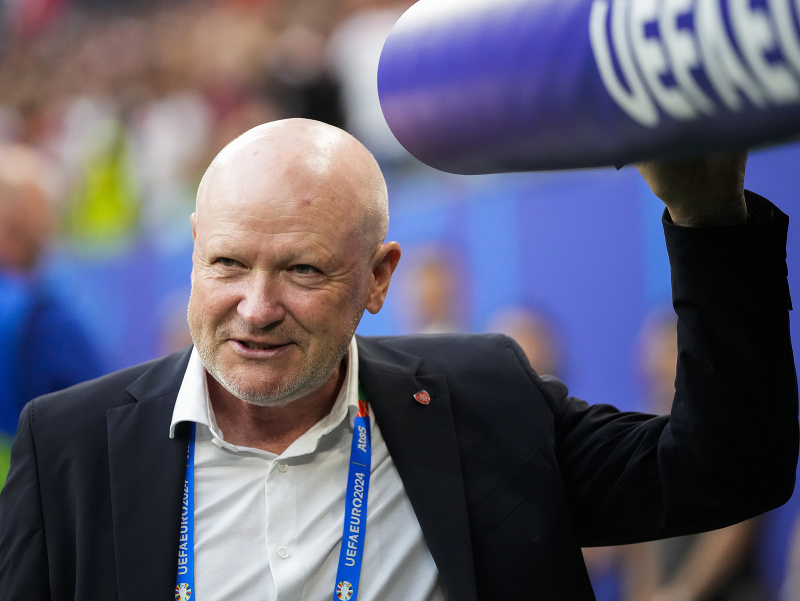 Tréner českých futbalistov Ivan Hašek pred zápasom základnej F-skupiny Česko - Turecko