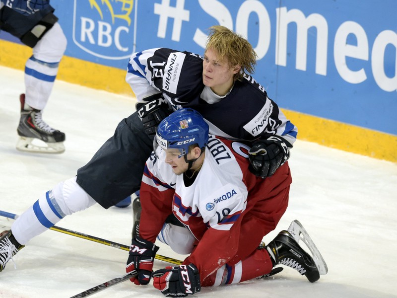 Kasper Bjorkqvist a Jakub Zbořil v súboji