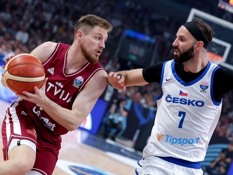Arturs Kurucs z Lotyšska v súboji s Českom