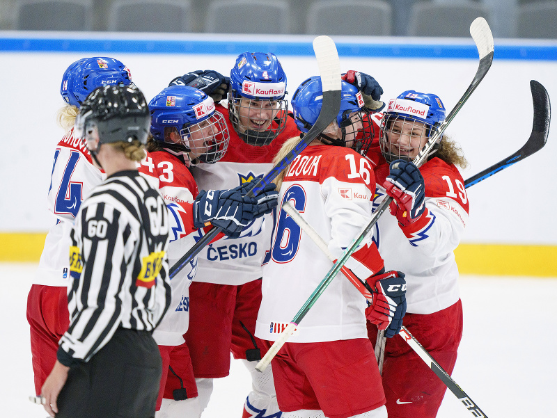 Natalie Mlynková a jej gólové oslavy s hokejistkami Česka