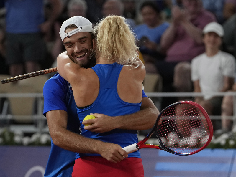 Český pár Kateřina Siniaková a Tomáš Macháč vybojoval vo finále olympijské zlato
