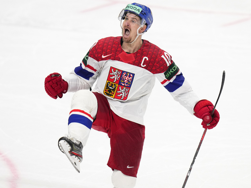 Roman Červenka oslavuje víťazný samostatný nájazd