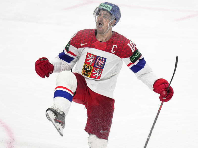 Roman Červenka oslavuje víťazný samostatný nájazd