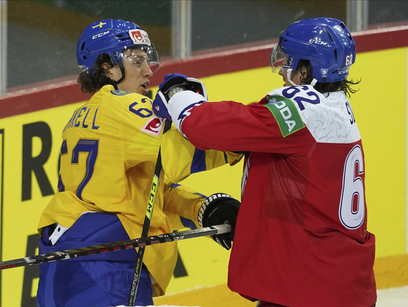 Rickard Rakell a Andrej Šustr
