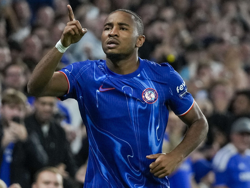 Christopher Nkunku oslavuje strelený gól v drese Chelsea