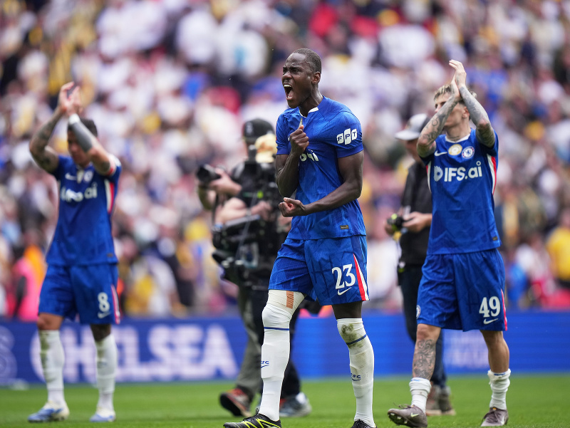 Trevoh Chalobah a víťazné oslavy futbalistov Chelsea