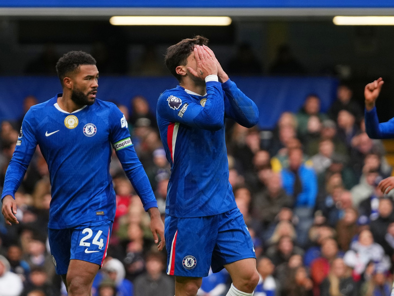 Frustrované trio Reece James, Pedro Neto a Joao Pedro