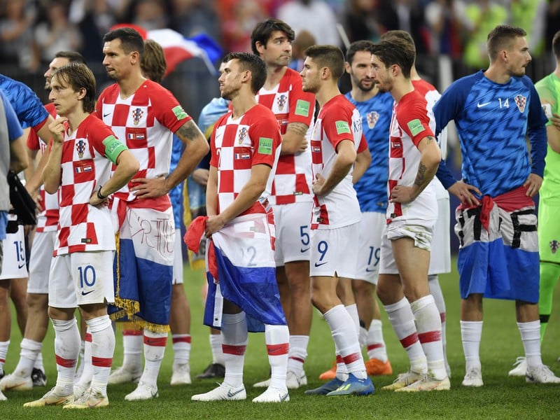 Sklamaní hráči Chorvátska po neúspešnom finále