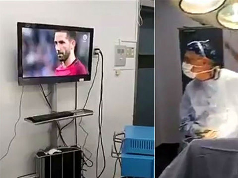 Lekár z Čile sleduje počas operácie penaltový rozstrel