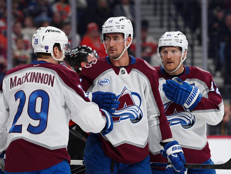 Hráči Colorada: Nathan MacKinnon (29), Brock Nelson a Gabriel Landeskog