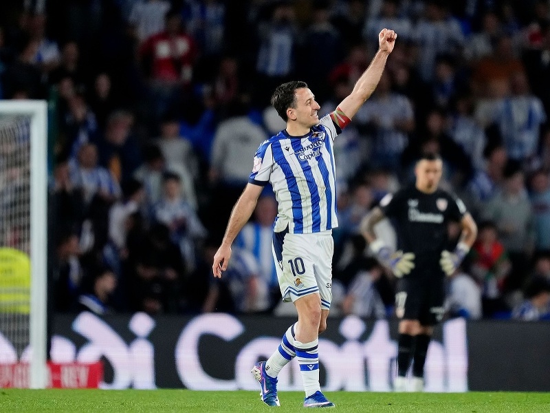 Oslavujúci hráč Realu Sociedad Mikel Oyarzabal