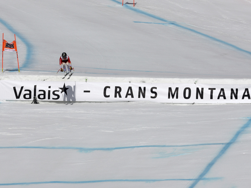 Švajčiarska lyžiarka Lara Gutová-Behramiová na zjazdovke v Crans Montane