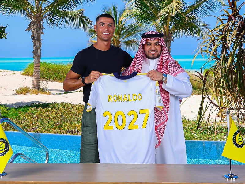 Cristiano Ronaldo podpísal s