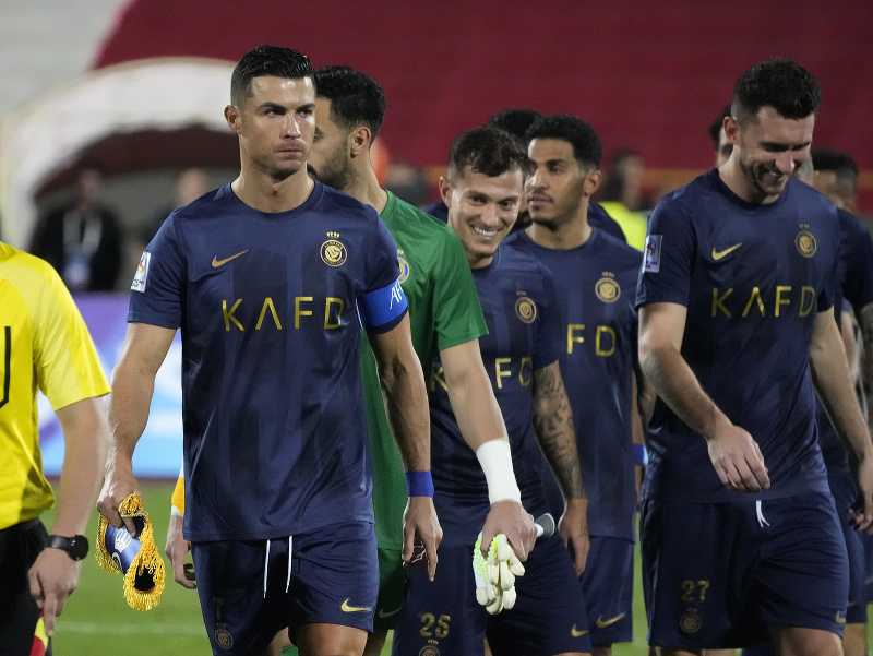 Cristiano Ronaldo ako kapitán privádza svoje mužstvo do zápasu Ázijskej ligy majstrov v iránskom Teheráne