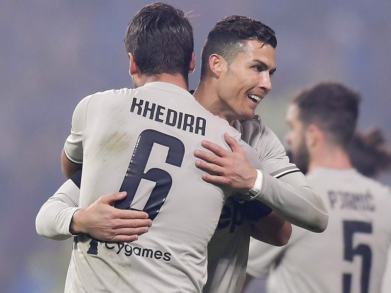 Sami Khedira a Cristiano Ronaldo oslavujú gól