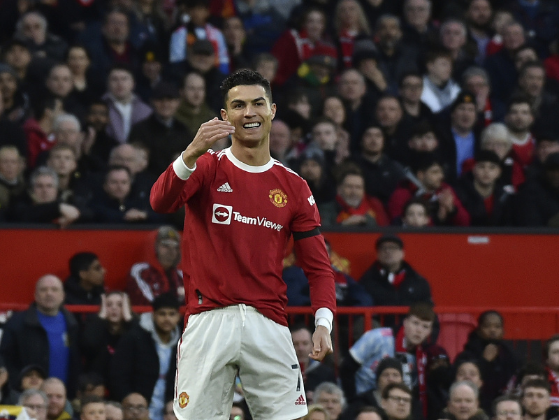 Cristiano Ronaldo tromi gólmi