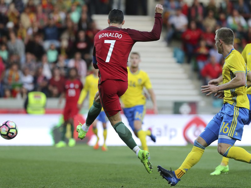 Cristiano Ronaldo strieľa úvodný gól zápasu