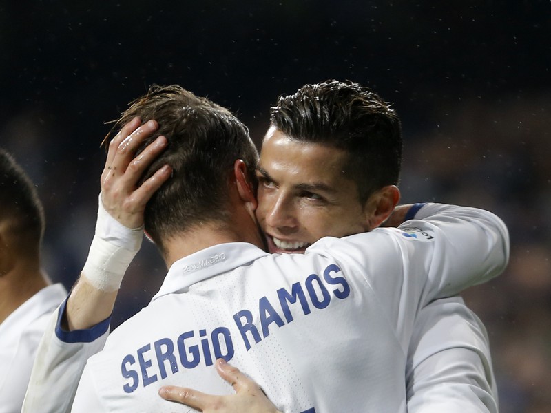 Cristiano Ronaldo sa teší so Sergiom Ramosom