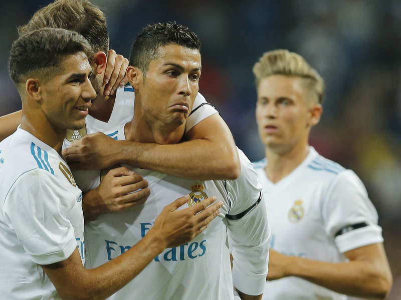 Cristiano Ronaldo sa teší so svojimi spouhráčmi