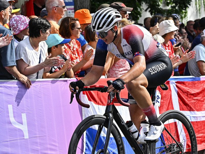 Slovenská reprezentantka v cestnej cyklistike Nora Jenčušová 