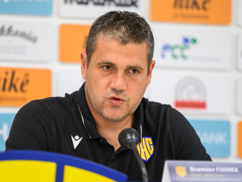Na snímke hlavný tréner DAC-u Branislav Fodrek počas tlačovej konferencie futbalového klubu DAC 1904 Dunajská Streda pred štartom novej sezóny Niké ligy
