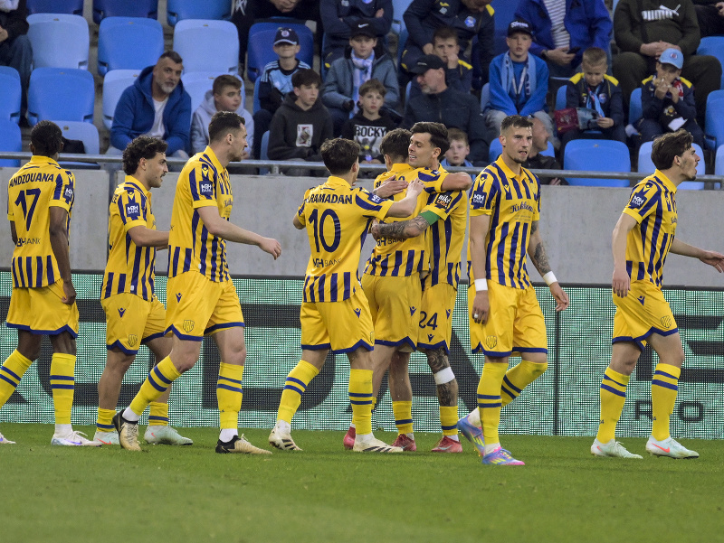 Hráči z FC DAC 1904 Dunajská Streda sa tešia z gólu