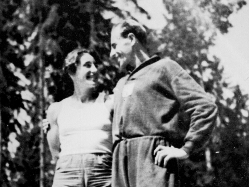 Manželia Zátopkovci v olympijskej dedine 1952 v Helsinkách