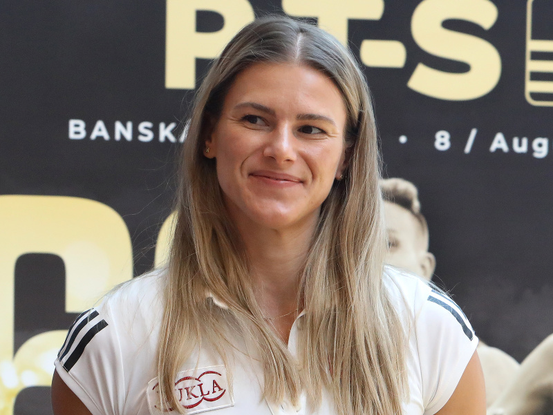 Na snímke slovenská atlétka Daniela Ledecká počas brífingu k jubilejnému 60. ročníku legendárneho atletického mítingu TIPOS P-T-S v Banskej Bystrici
