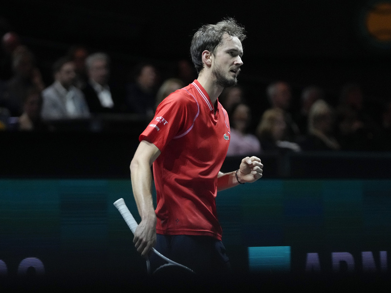 Ruský tenista Daniil Medvedev sa teší v semifinále halového turnaja ATP v Rotterdame