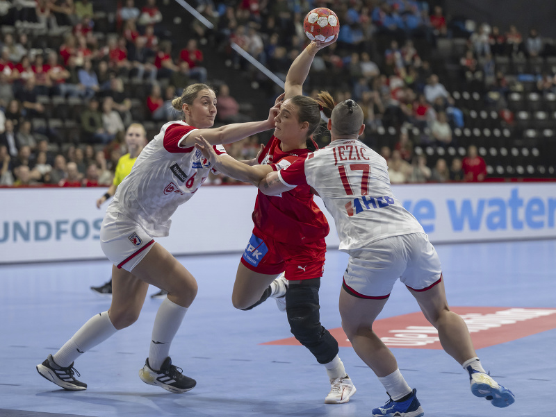 Helena Elver Hagesová, Sara Senvaldová a Katarina Jezicová