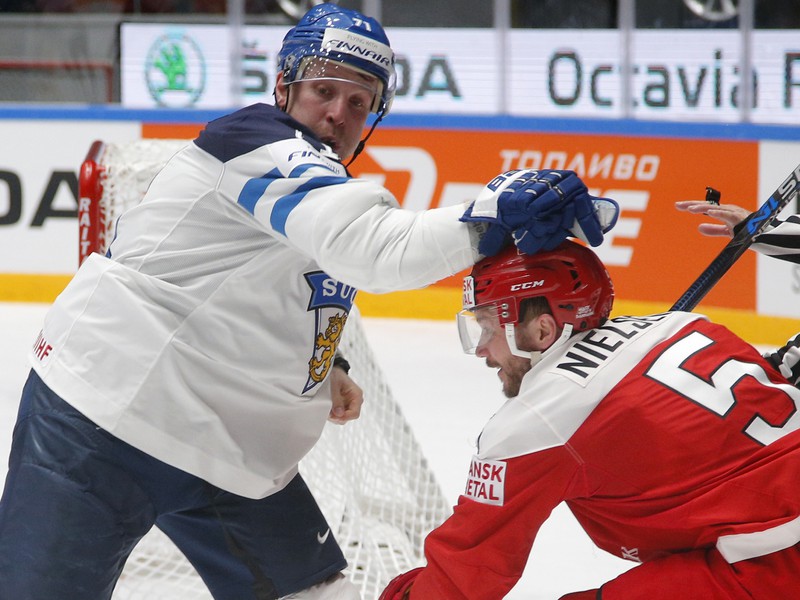 Leo Komarov (vľavo) a Daniel Nielsen