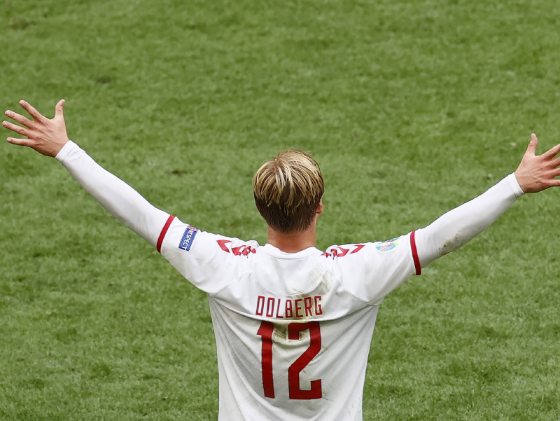 Dánsky futbalista Kasper Dolberg sa teší po strelení gólu