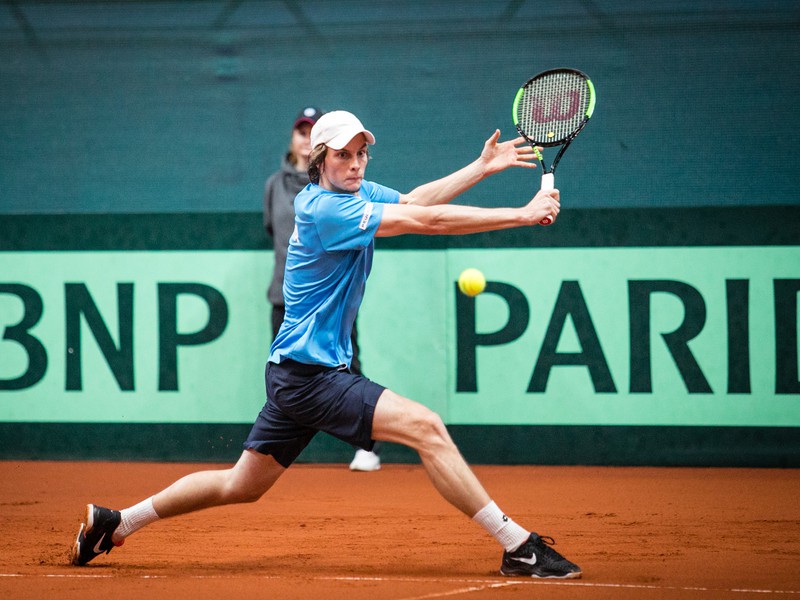 Slovenský tenista Filip Horanský počas úvodnej dvojhry Davisovho pohára