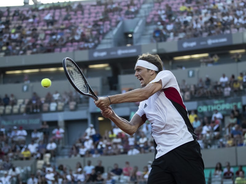 Nemecký tenista Alexander Zverev počas zápasu Davisovho pohára