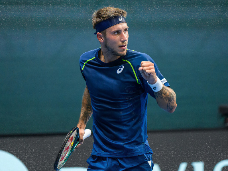 Oslavujúci daviscupový reprezentant Slovenska Alex Molčan